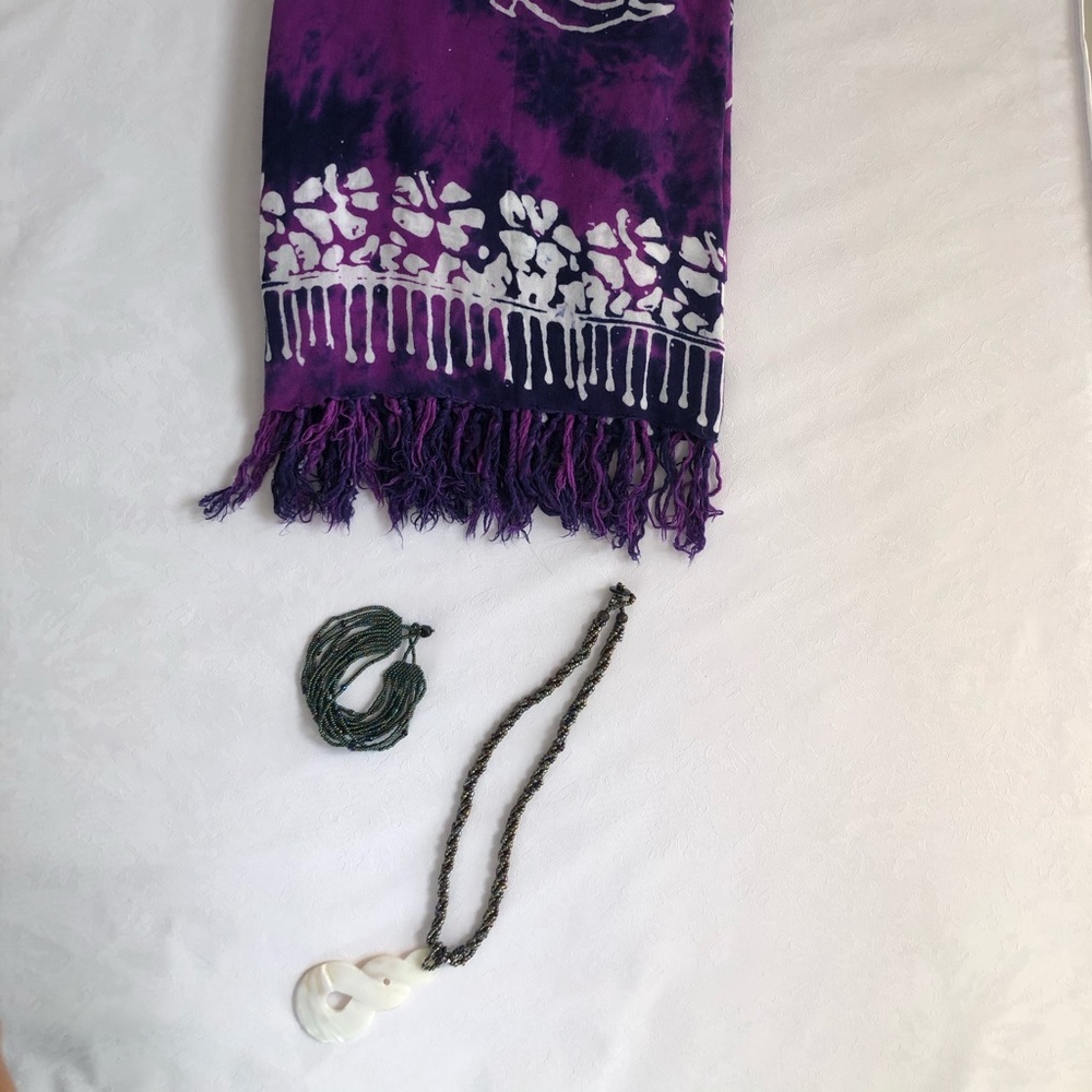 Beach/pool sarong with accessories